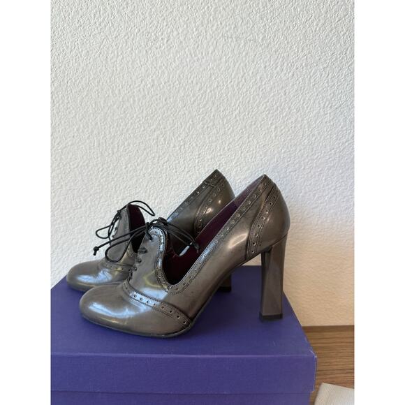 Stuart Weitzman Tailored Oxford Pumps Lace-Up Heels Size 7M Fog Brushed Calf - Picture 3 of 3